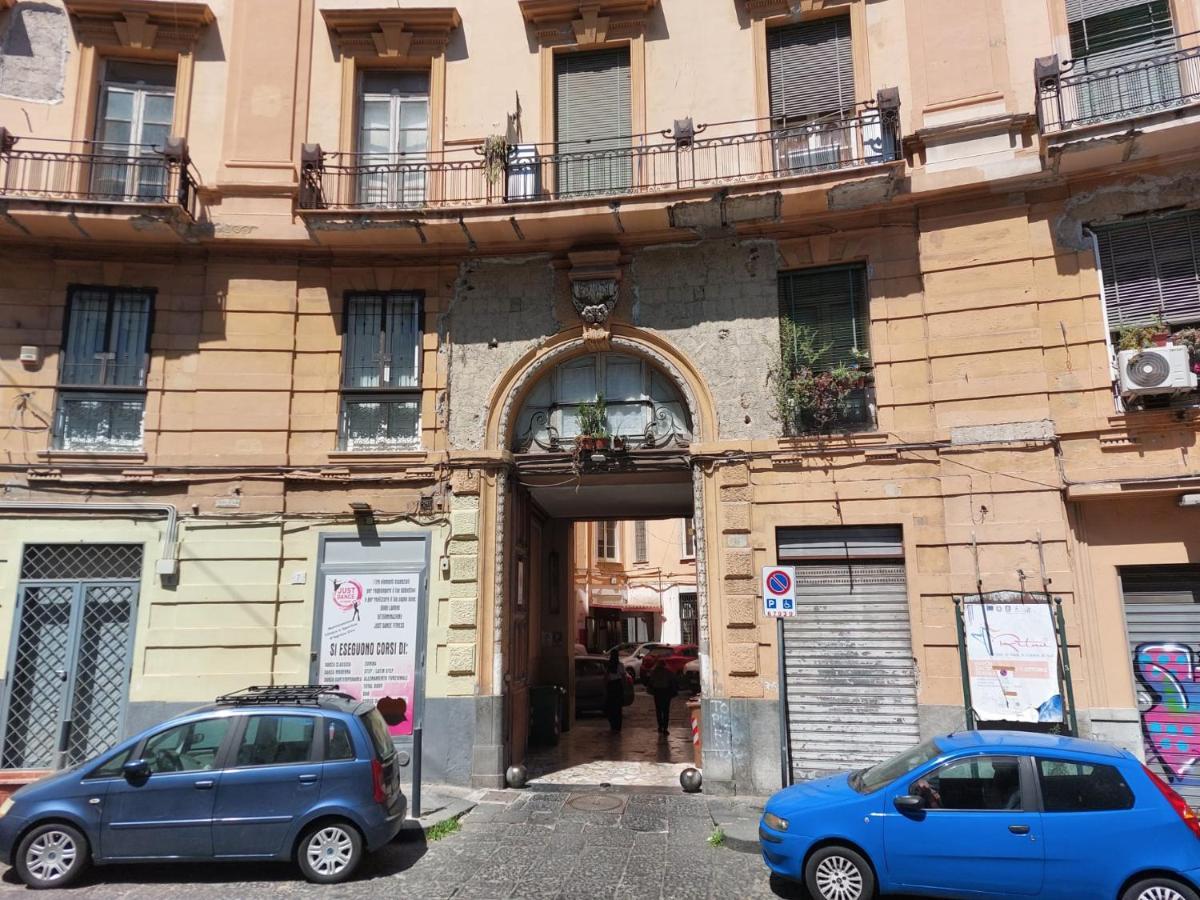 La Finestra Di Fronte Apartment Наполи Екстериор снимка