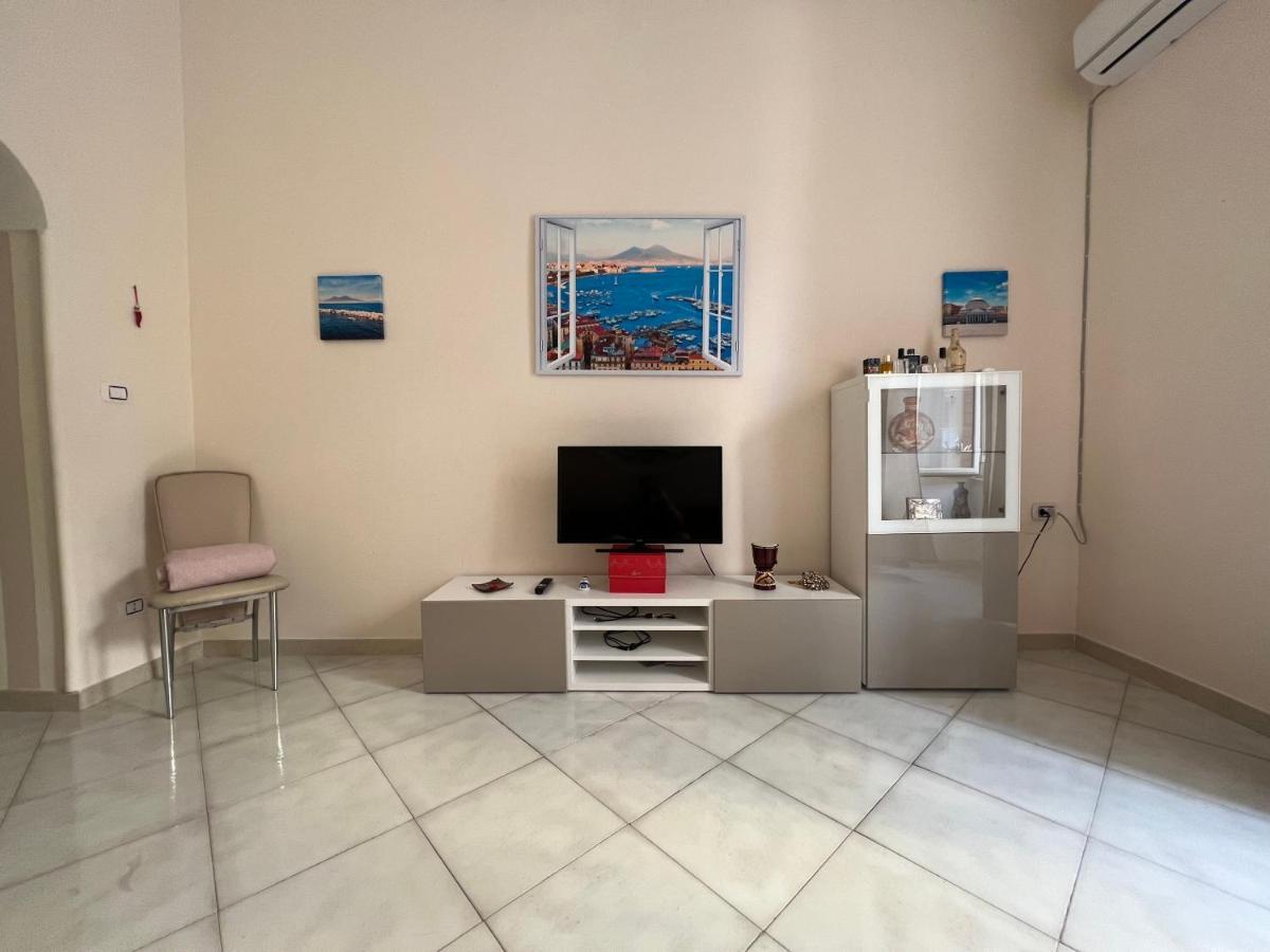 La Finestra Di Fronte Apartment Наполи Екстериор снимка